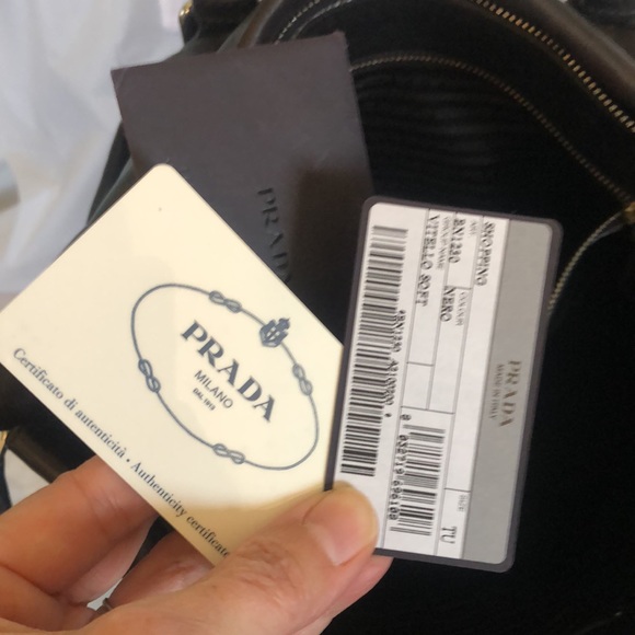 Vitelli soft leather Nero bag with authenticity cards; large bag, top handles - Picture 13 of 13